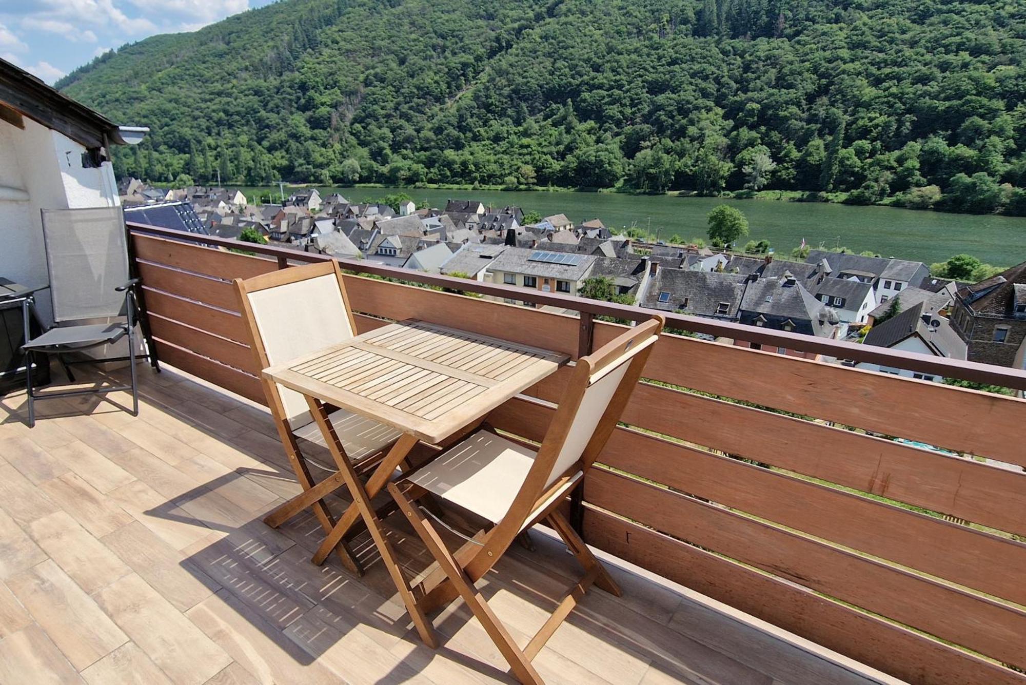 Riesling Appartement For 2 - 4 People - Billiards - Balcony With Mosel View - Parking - Wine Barrel Bar - Fully Equipped Kitchen - Netflix - Waiputv - 3 Km From Cochem Klotten Exterior foto