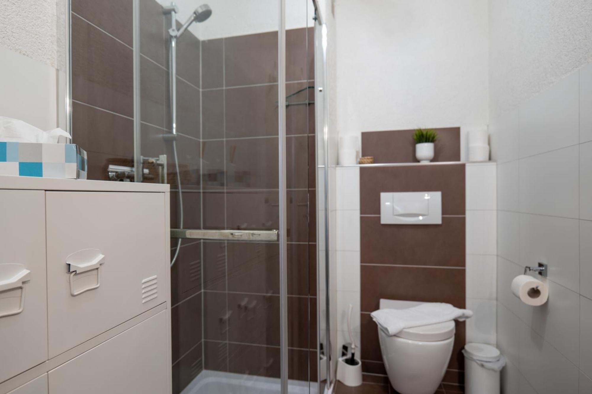 Riesling Appartement For 2 - 4 People - Billiards - Balcony With Mosel View - Parking - Wine Barrel Bar - Fully Equipped Kitchen - Netflix - Waiputv - 3 Km From Cochem Klotten Exterior foto