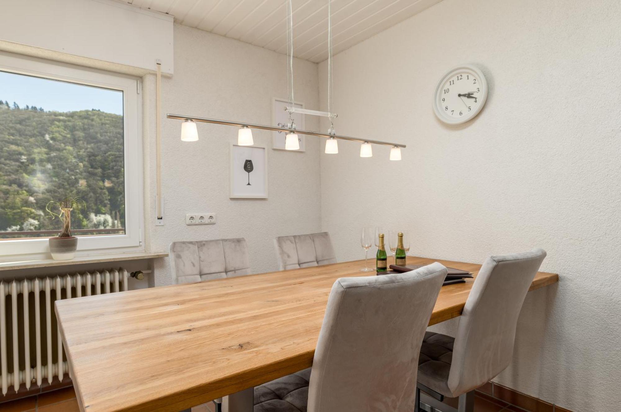 Riesling Appartement For 2 - 4 People - Billiards - Balcony With Mosel View - Parking - Wine Barrel Bar - Fully Equipped Kitchen - Netflix - Waiputv - 3 Km From Cochem Klotten Exterior foto